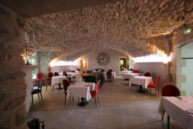 Chateau Les Oliviers De Salettes Charols Ngoại thất bức ảnh